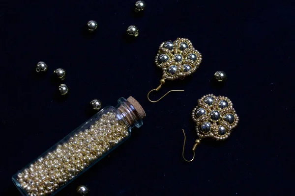 Korálky Šperky Výroba Šperků Nezbytné Příslušenství Korálky Hotové Náušnice Nástroje — Stock fotografie