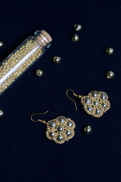 Στεφάνη Κοσμήματα Diy Κοσμήματα Απαραίτητα Αξεσουάρ Χάντρες Και Έτοιμα Σκουλαρίκια — Φωτογραφία Αρχείου