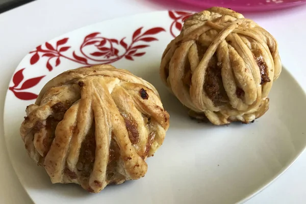 Fertigfleischbällchen Teig Gewickelt Auf Einem Teller Liegen — Stockfoto