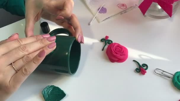 Artisanat Argile Polymère Une Femme Colle Morceau Argile Polymère Une — Video