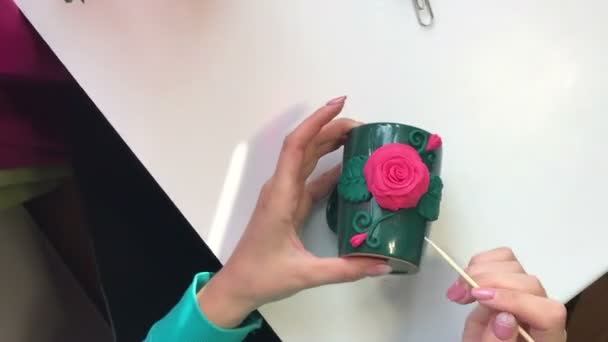 Artisanat Argile Polymère Femme Redresse Élément Décoratif Fait Argile Polymère — Video