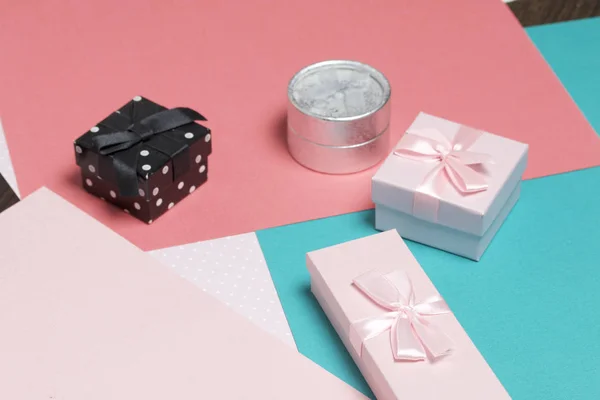 Verpackungsgeschenke Geschenkboxen Farbpapier Für Verpackungen — Stockfoto