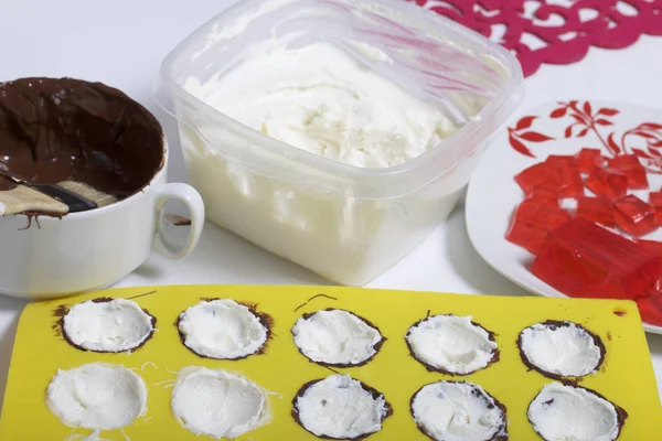 Melted Black Chocolate White Cups Blender Ground Curd Strawberry Jelly — Stock Photo, Image