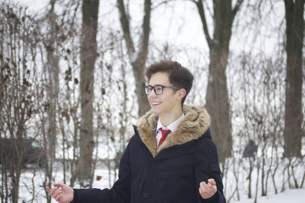 Portret Van Een Jonge Man Een Vacht Met Een Kraag — Stockfoto