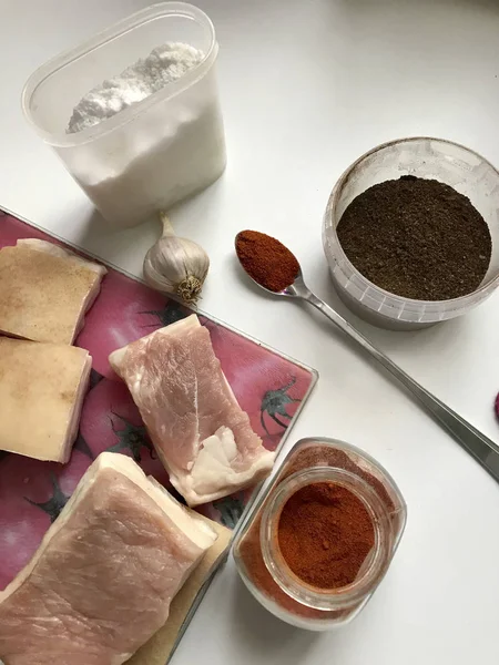 Pork Lard Meat Layer Cut Pieces Lies Cutting Board Garlic — Stock Photo, Image