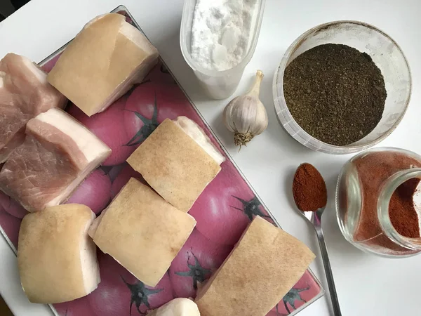 Pork Lard Meat Layer Cut Pieces Lies Cutting Board Garlic — Stock Photo, Image
