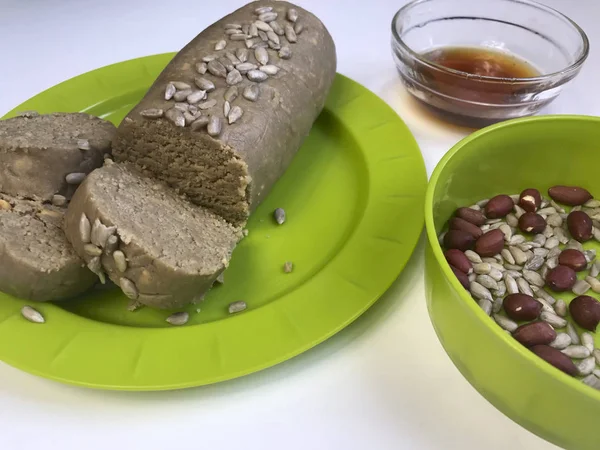 Halva Cozinhada Casa Perto Estão Ingredientes Para Sua Preparação Amendoim — Fotografia de Stock