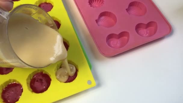 Woman Adds Second Layer Silicone Mold Dissolved Gelatin Mixed Condensed — Stock Video