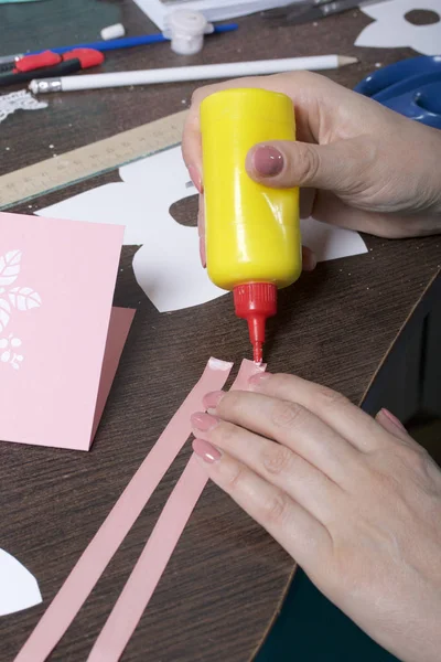 Hacer Tarjetas Felicitación Con Papel Cartón Cinta Adhesiva Mujer Artesana — Foto de Stock