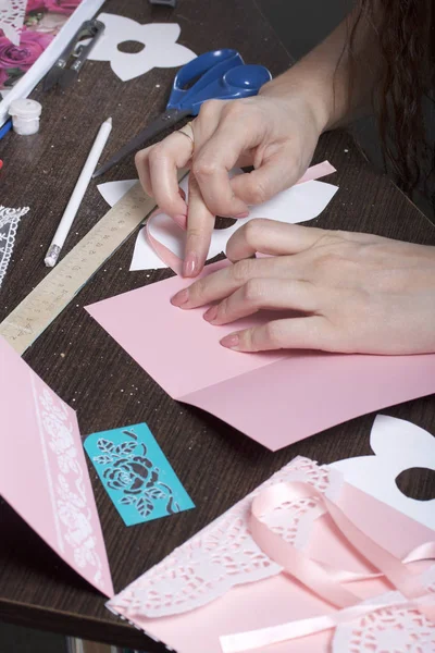 Hacer Tarjetas Felicitación Con Papel Cartón Cinta Adhesiva Mujer Artesana — Foto de Stock