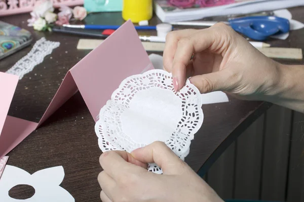 Hacer Tarjetas Felicitación Con Papel Cartón Cinta Adhesiva Mujer Artesana — Foto de Stock