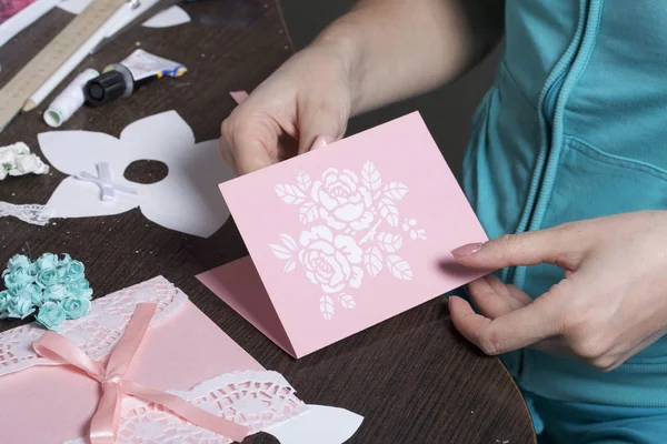 Hacer Tarjetas Felicitación Con Papel Cartón Cinta Adhesiva Mujer Artesana — Foto de Stock