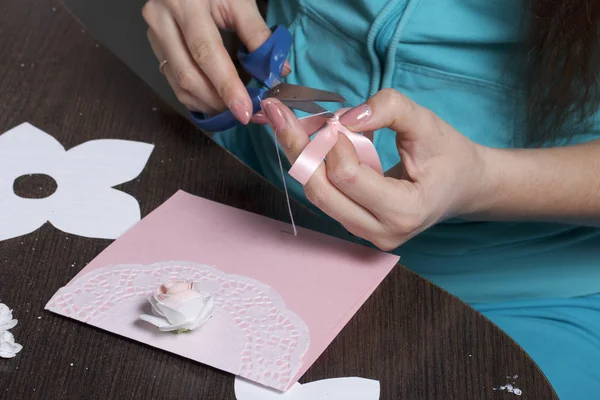 Hacer Tarjetas Felicitación Con Papel Cartón Cinta Adhesiva Mujer Artesana — Foto de Stock