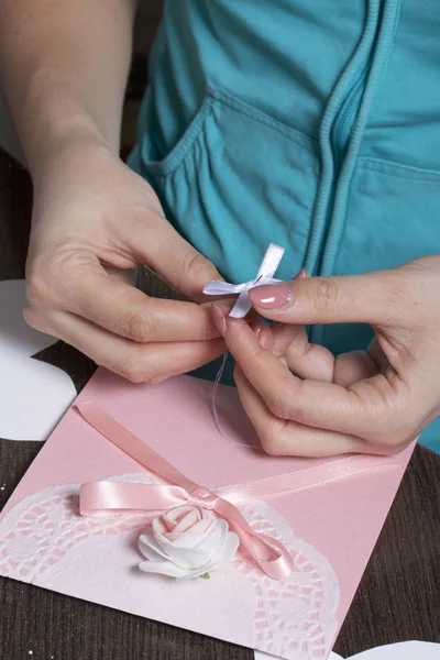 Hacer Tarjetas Felicitación Con Papel Cartón Cinta Adhesiva Mujer Artesana — Foto de Stock