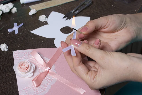 Hacer Tarjetas Felicitación Con Papel Cartón Cinta Adhesiva Mujer Artesana — Foto de Stock