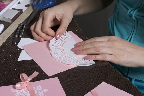 Hacer Tarjetas Felicitación Con Papel Cartón Cinta Adhesiva Mujer Artesana — Foto de Stock