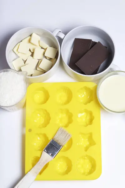 Stole Jsou Ingredience Pro Dezert Pečení Cukroví Kokosem Kondenzovaným Mlékem — Stock fotografie