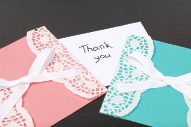 El yapımı tebrik kartları. Karanlık kağıt üzerinde. Özgün Hediyelik.