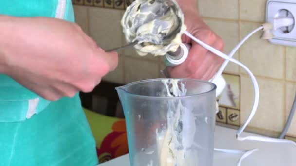 Cozinhar Maionese Mulher Limpa Liquidificador Maionese — Vídeo de Stock