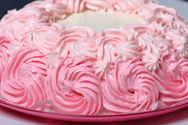 Cooking cake, decorated with a cream of different colors. — Stock Photo, Image