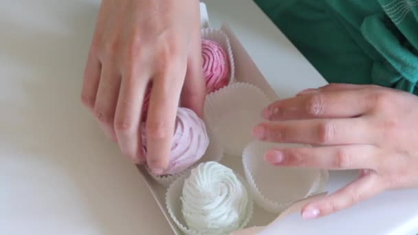 Woman Puts Marshmallow Gift Box Marshmallow Different Colors View — 비디오