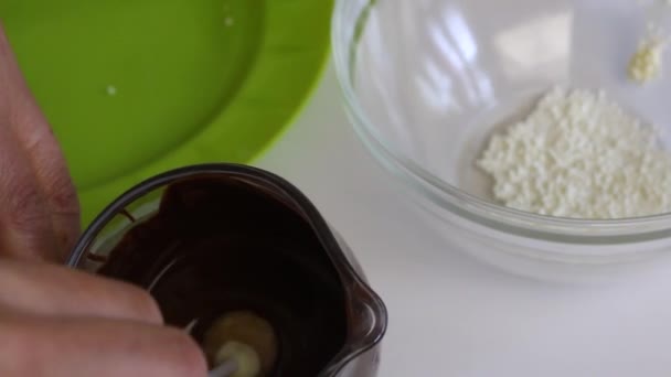 Woman Dipping Popcake Cake Black Chocolate Next Table Topping Cake — 비디오