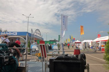 Minsk, Minsk, Belarus 6 Haziran 2019, sergi BelAgro 2019 yılında fuar. İçten yanmalı motorlar standı.