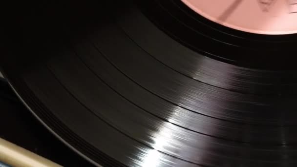 Vinyl Record Spins Speler Men Kan Tracks Zien Spelen Het — Stockvideo