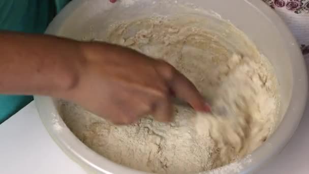 Whole Grain Flour Sifted Basin Mineral Water Poured Woman Kneads — Stock Video