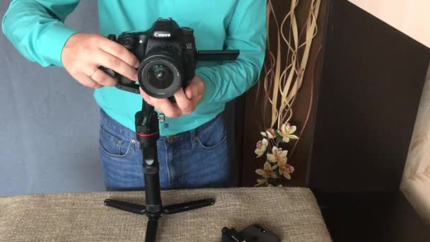 Minsk Minskaya Belarus July 2019 Blogger Shoots Video Review Electronic — Stock Video