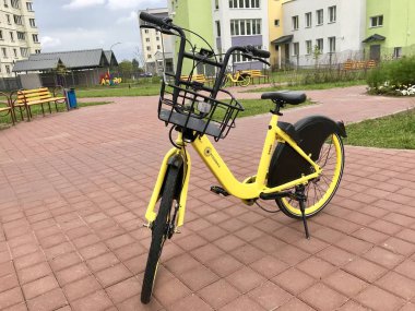 Minsk, Minsk, Belarus 21 Temmuz 2019, sabit bisiklet paylaşımı. Bisiklet Kiralama şehir Caddesi üzerindedir.