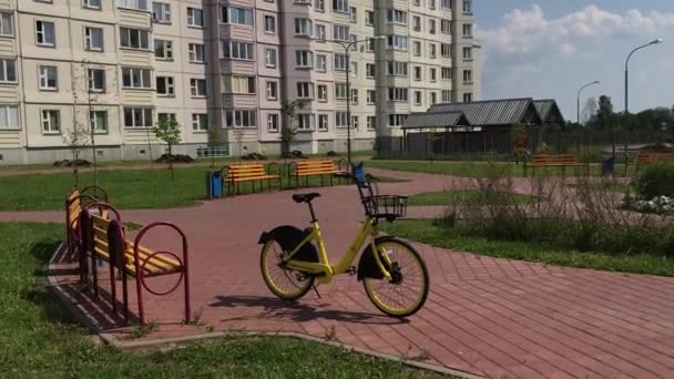 Minsk Minsk Belarus Julio 2019 Stationary Bike Sharing Alquiler Bicicletas — Vídeos de Stock