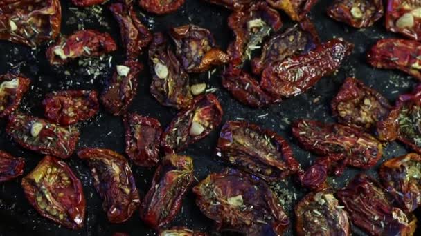 Sun Dried Tomatoes Spices Garlic Baking Sheet Vertical Movement — Stock Video