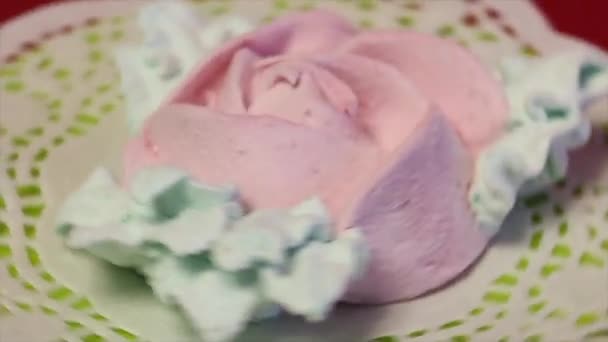 Marshmallows Form Rose Petals Lies Lacy Napkin Rotates Vertical Axis — Stock Video