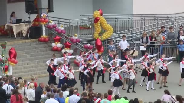 Minsk Belarus Mayo 2019 Línea Graduación Una Escuela Secundaria Escuela — Vídeos de Stock