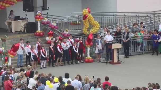 Minsk Belarus Mayo 2019 Línea Graduación Una Escuela Secundaria Escuela — Vídeos de Stock