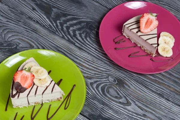 Cheesecake Plate Garnished Strawberries Bananas Chocolate Brushed Pine Boards Painted — Stock Photo, Image