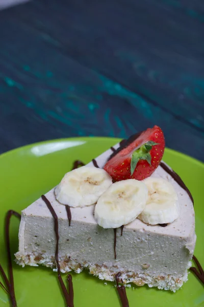 Cheesecake Plate Garnished Strawberries Bananas Chocolate Brushed Pine Boards Painted — Stock Photo, Image