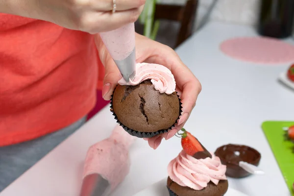 Woman Preparing Chocolate Cupcakes Strawberry Cream Decorated Half Strawberries Chocolate — Stock Photo, Image