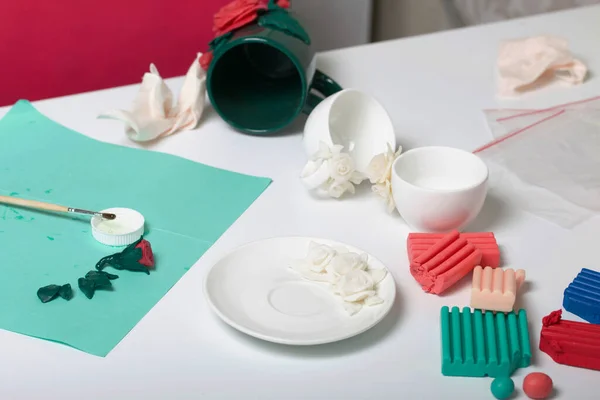 Tazas Decoradas Con Rosas Arcilla Polimérica Arcilla Polimérica Diferentes Colores — Foto de Stock