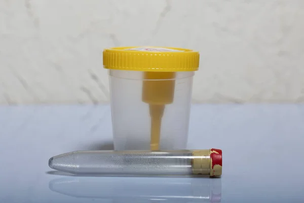 Wegwerpbare Medische Steriele Polymere Container Met Ingebouwde Houder Voor Een — Stockfoto