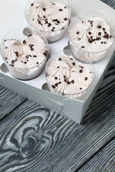 Zephyr Num Copo Com Biscoito Chocolate Instalado Uma Caixa Presente — Fotografia de Stock