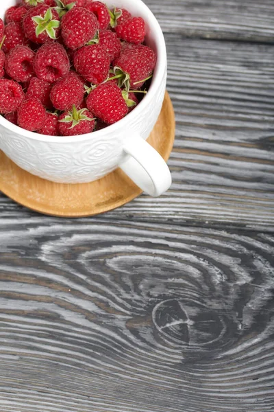 Raspberries Large White Mug Wooden Boards Beautiful Texture — Stock Photo, Image