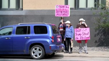Minneapolis, Minnesota. 13 Eylül 2020. Posta çalışanları, Kongre 'nin Posta Servisini kurtarmak için harekete geçmesini talep ediyor.. 