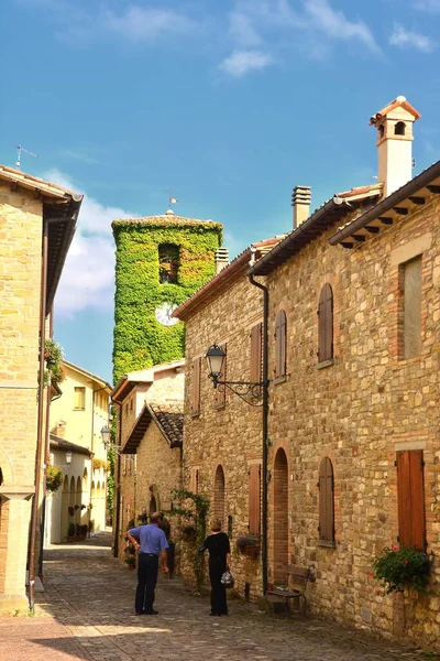 Frontino Pesaro Urbino Marche Rua Principal Aldeia Com Torre Cívica — Fotografia de Stock