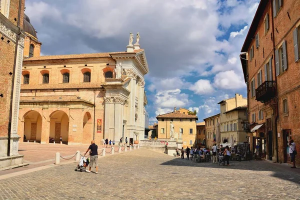 Urbino Marche Itália Uma Vista Praça Duca Federico Fundo Catedral — Fotografia de Stock