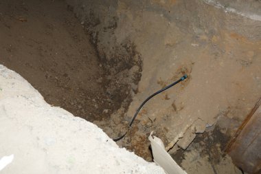 Nikolaev şehir sokaklarında bir boru hattının acil onarım