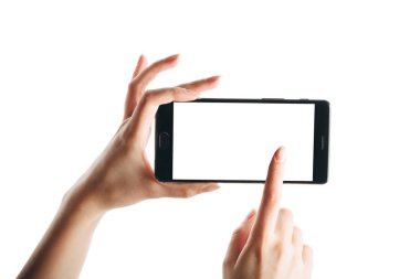 beyaz izole edilmiş el dokunan akıllı telefon ekranı
