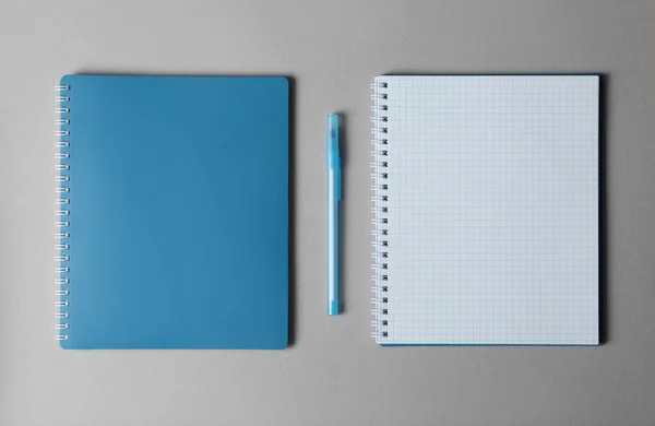 Top view of a open notebook with pen on a gray background — Stock Photo, Image