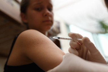 Doktorun omuza verdiği bağışıklık sistemi alınıyor